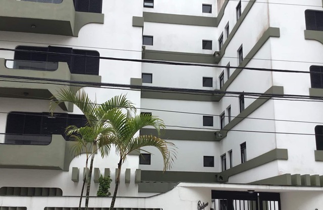 Accommodates family, groups, etc.