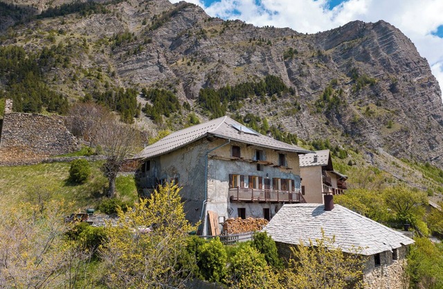 Accommodation for 20 people in Les Orres !