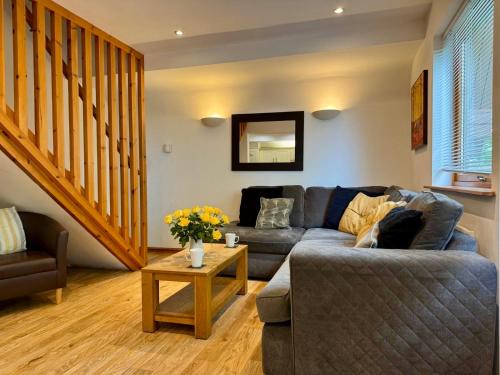 Acorn Lodge for Six with Hot Tub - Devon