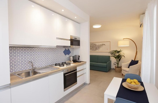 Adamaina - Sea view apartment with private garage