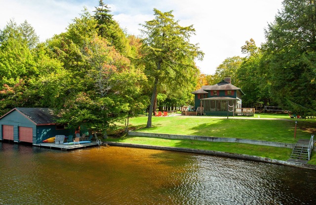 Adirondack 6 BR/4B Waterfront w/Tennis Court, Sand VB Court & Dock/Boat House