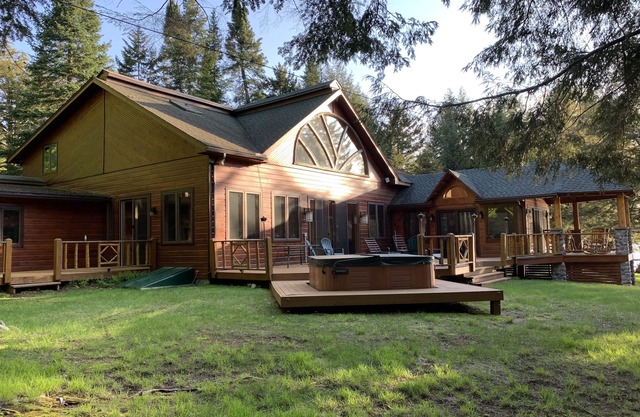 Adirondack Waterfront Lodge Close to Old Forge with A/C and Heated Garage