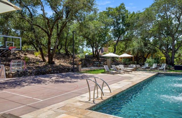 Adjacent to Healdsburg/Kenwood With Pool, HotTub, Outdoor Kitchen, Pickleball!