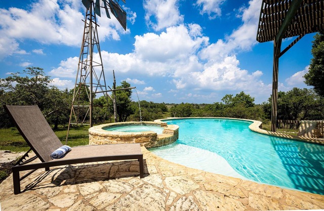 Adobe Creek Ranch - Sleeps up to 14, Hot Tub & Fire Pit