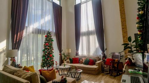 Adora's Place - Sleeps 16