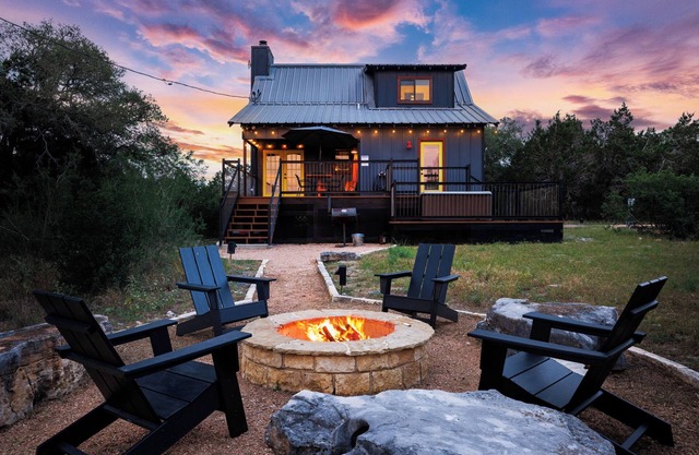 Adorable Cabin on Private Acres with Bird Blind