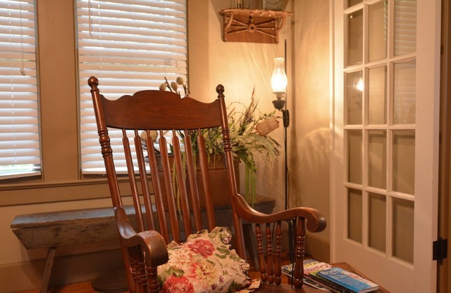 Adorable Cozy home just minutes to all Blanco has to offer