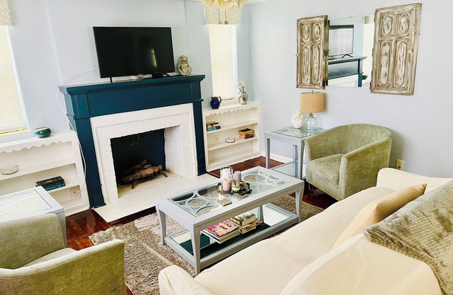 Adorable Home! King beds! Very peaceful and safe!