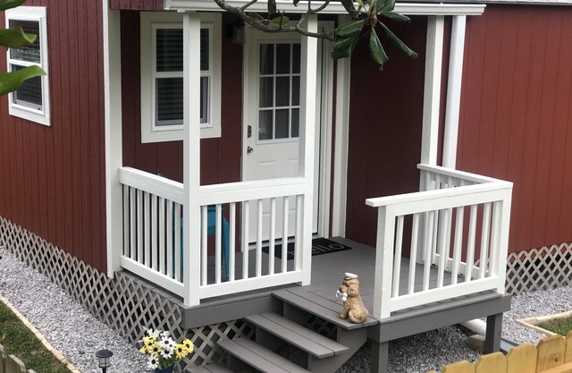 Adorable private studio-style guesthouse! 15 min from beaches!