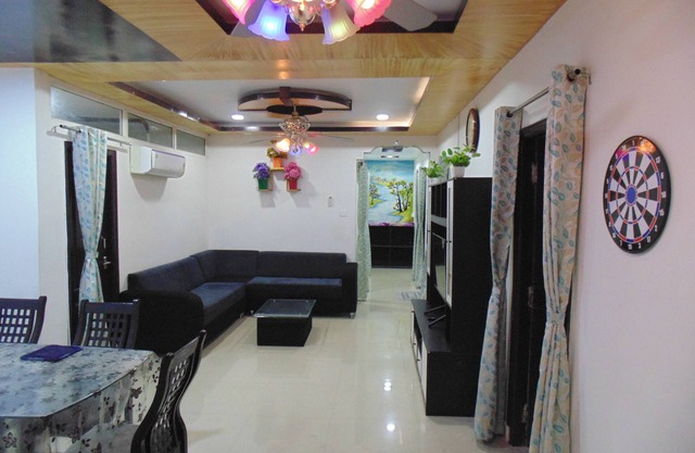 Affluent 3Bhk furnished apartment at HS Royal