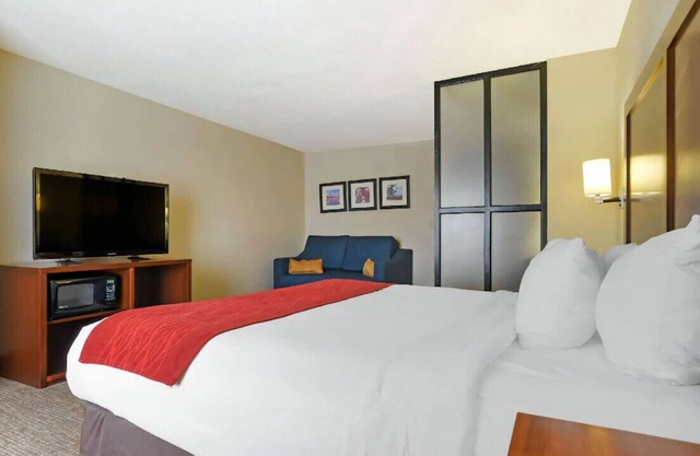 Affordable & Charming King Suite! Free Breakfast