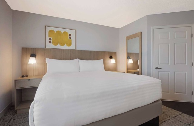 Affordable Stay with Full Kitchen, Private Parking, Pets are Welcome!