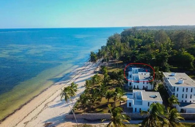 Ahadi Villa mit Pool & Strandzugang