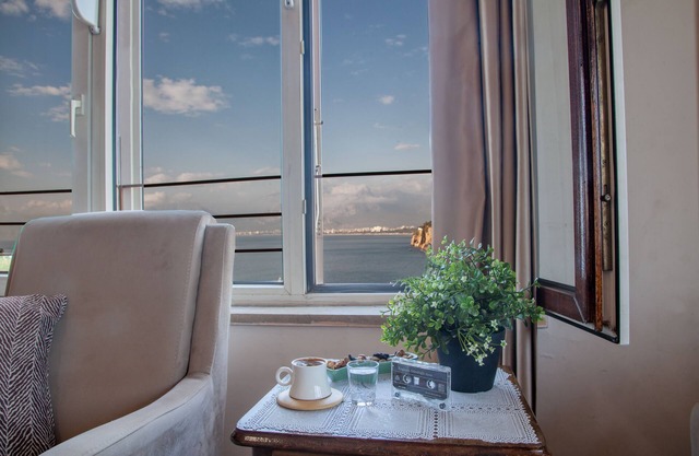Aheste Simple Sea View Flat in Lovely Old Town