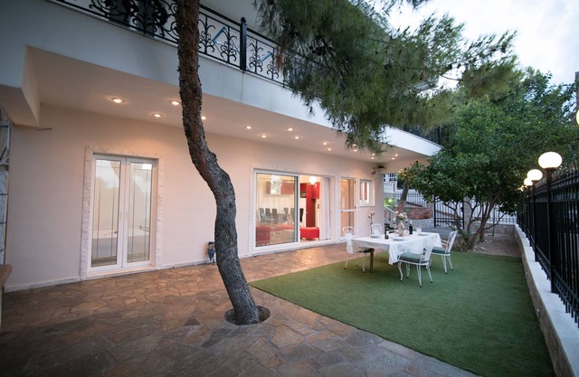 Aias summer house