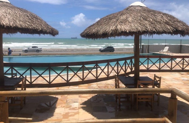 Air-conditioned 2-bedroom apartment FRONTING THE SEA