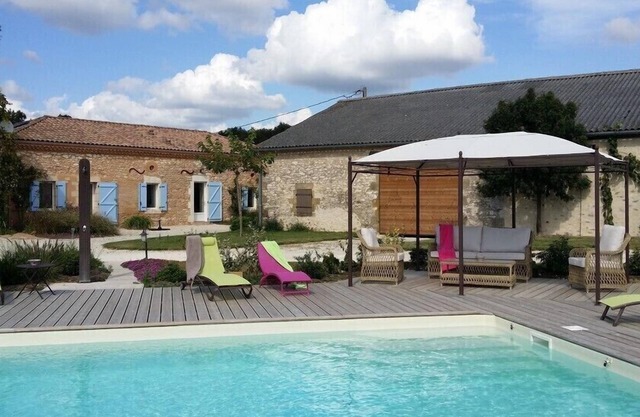 Air-conditioned house between Lot and Dordogne surrounded by nature private salt pool