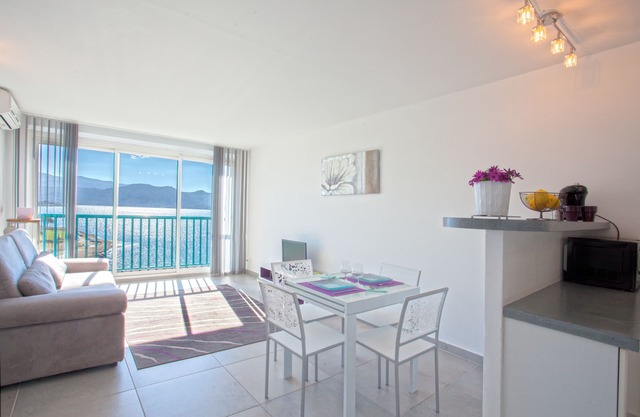 Air-conditioned studio, panoramic view on St-Florent and its gulf, Access beach.
