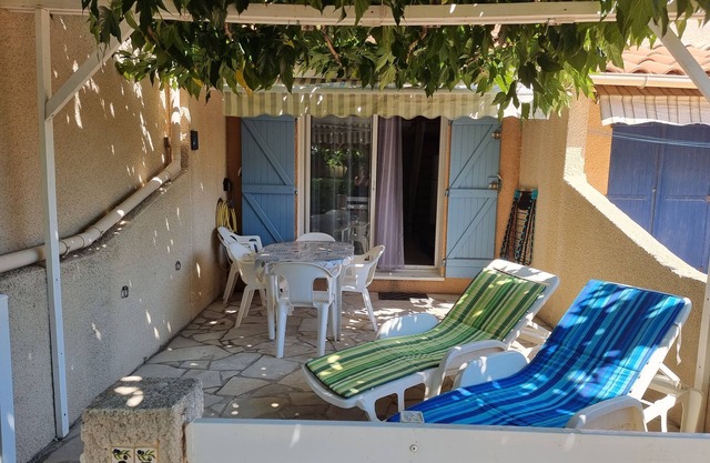AIR CONDITIONED VILLA 5 pers. - SEA at 200M - INTERNET - SHOPS at 100 M - CLASSIFIED 3*.