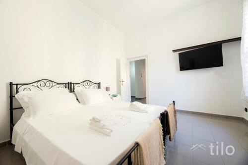 Airport 8 Minutes, 2BR, Terrace, By Tilo