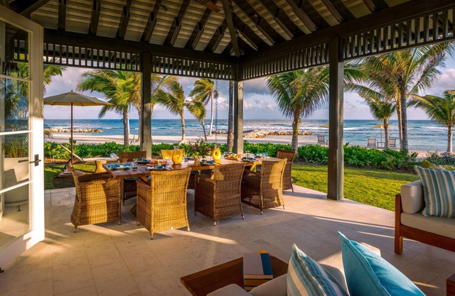 Airy 2 bedroom suites,sea views,private patio,outdoor dining space