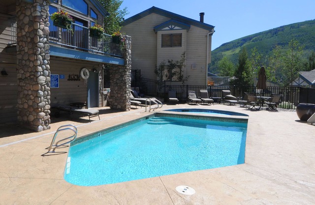 Airy Townhome in Vail w/Beautiful Views, Modern Decor, Short Drive to Slopes