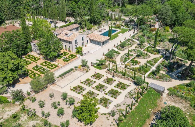 Aix en Provence – An exceptional property – Sleeps 10