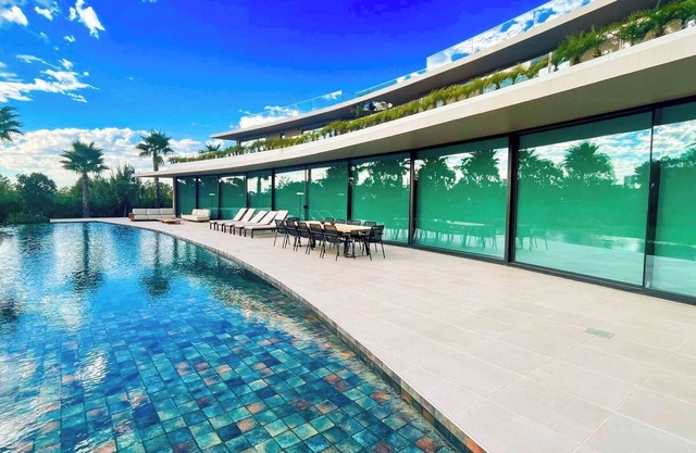 Algarve Escape with Pool, Gym and Rooftop Jacuzzi