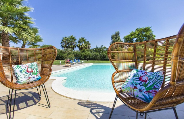 Alghero Villa for 8/10 people, with 4 bedrooms, 3 bathrooms, swimming pool and tennis court