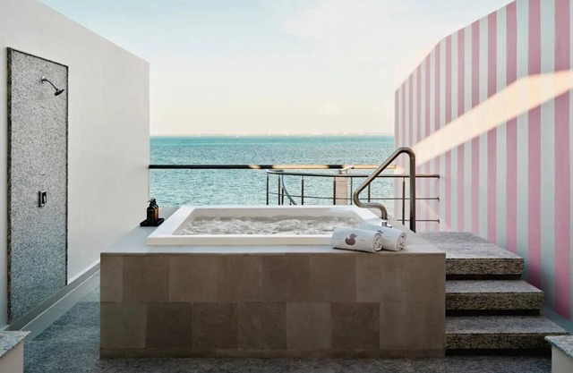 All-Inclusive Oceanview Suite with Kids Club, Pools, Spa & Rooftop Jacuzzi