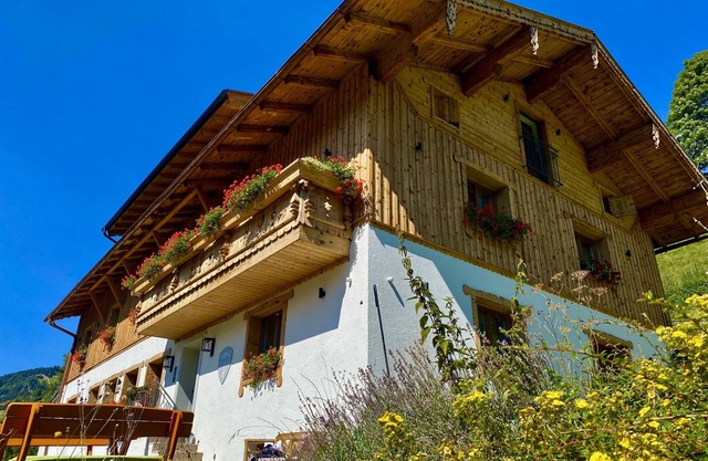 ALM SEASONS PREMIUM CHALET * (s)