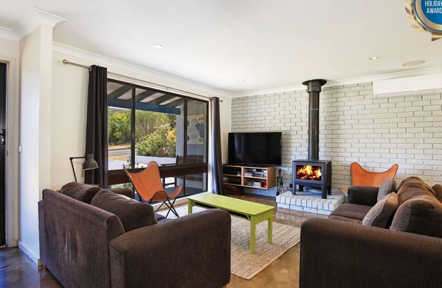Aloha - Short Drive to Berry & The Beach - Fireplace and Firepit