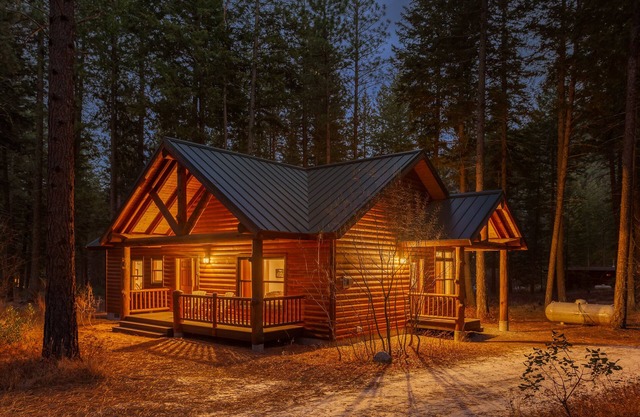 Alpine Woods cabin close to trails, ski in/out