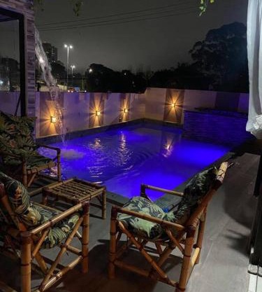 Alugo espaço com piscina + Jacuzzi!