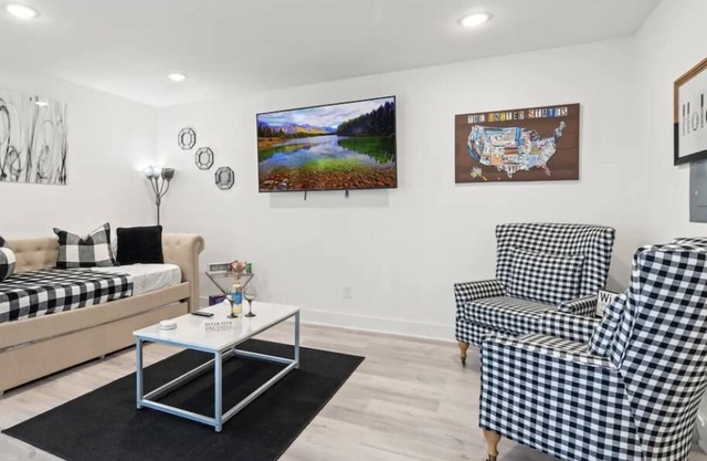 Amazing 1-bedroom apartment with WiFi Sleeps 6