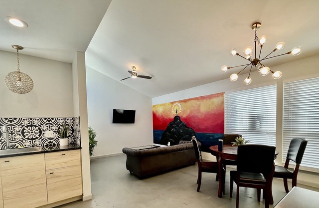 Amazing 2bd Townhome close to Downtown