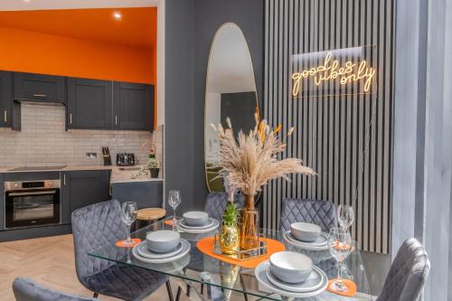 Amazing 3 Bedroom Flat I Next To Brighton Beach & Shopping Center