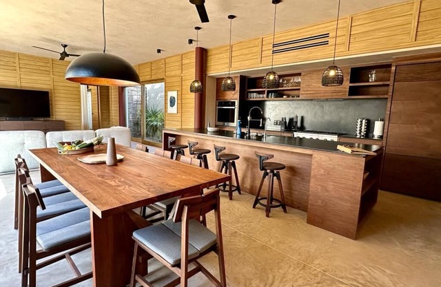 Amazing, 3br contemporary Acre Resort Hacienda with private pool and hot tub.