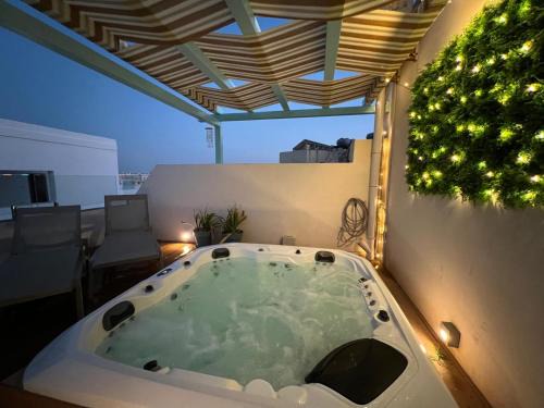 Amazing 4-bedroom Sliema Town House with Jacuzzi