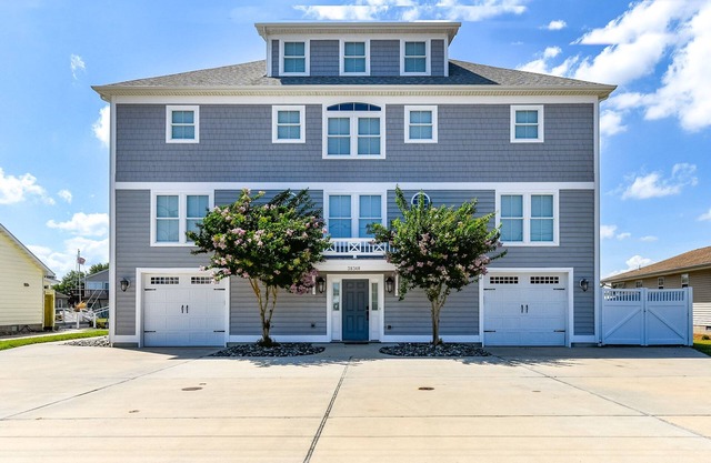 Amazing 5BR 6.5BA Home with a Private Pool, Ready for Making Family Memories!