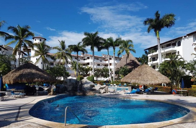 Amazing apartment with pool view