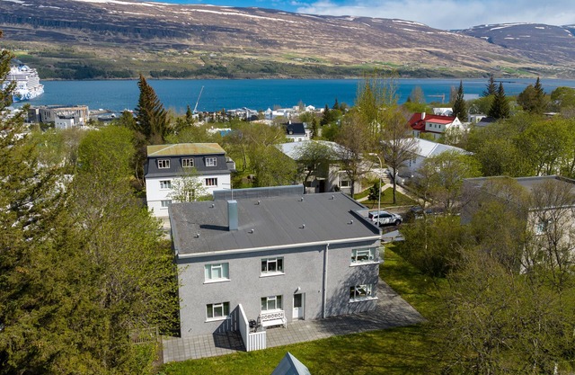 Amazing Apartment For 4 - Just a Few Minutes Away From Downtown Akureyri