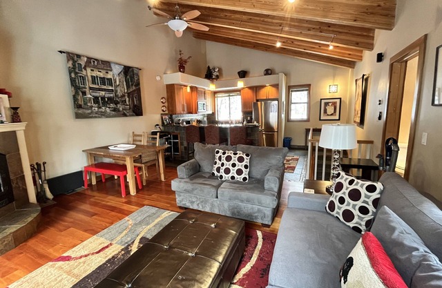 Amazing Aspen Grove Northstar Resort Chalet - Walk/Shuttle to Village - NPOA