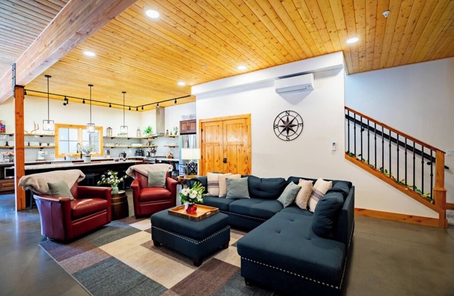 Amazing Custom Enchantment Lodges 5 min walk to Downtown