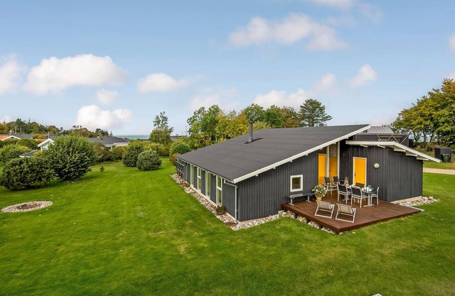 Amazing home in Allingåbro with WiFi