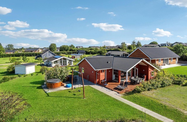 Amazing home in Frørup with WiFi