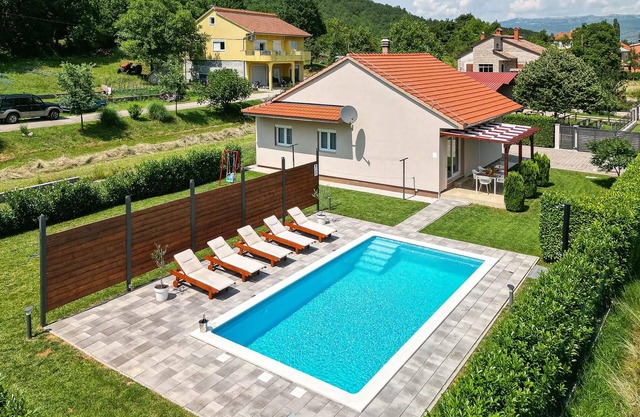 Amazing home in Lucane with WiFi