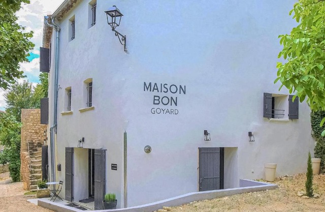Amazing home in Monieux with 5 Bedrooms and WiFi