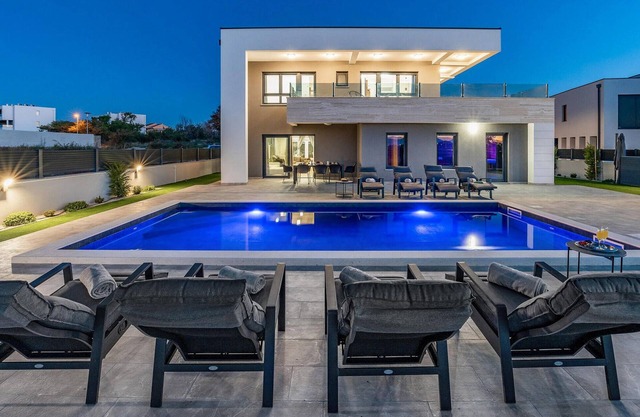 Amazing home in Nin with house sea view