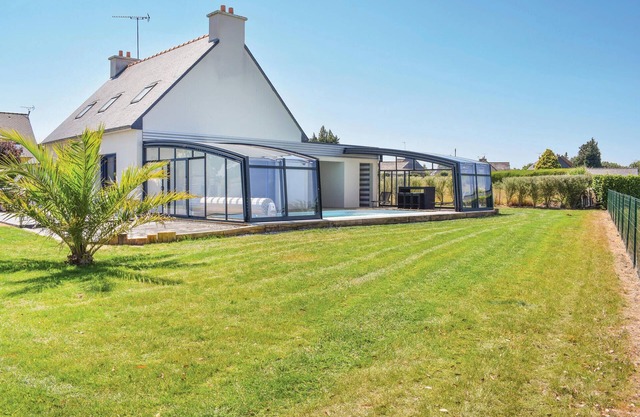 Amazing home in Plouézec with WiFi